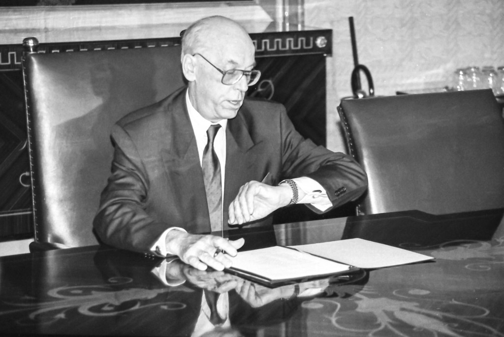 Lennart Meri 90.jpg