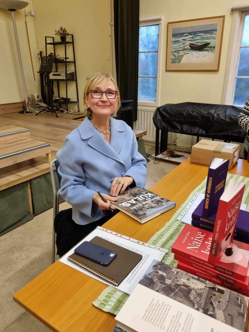 Marianne Mikko as an author signing her book after the meeting with readers in Gothenburg