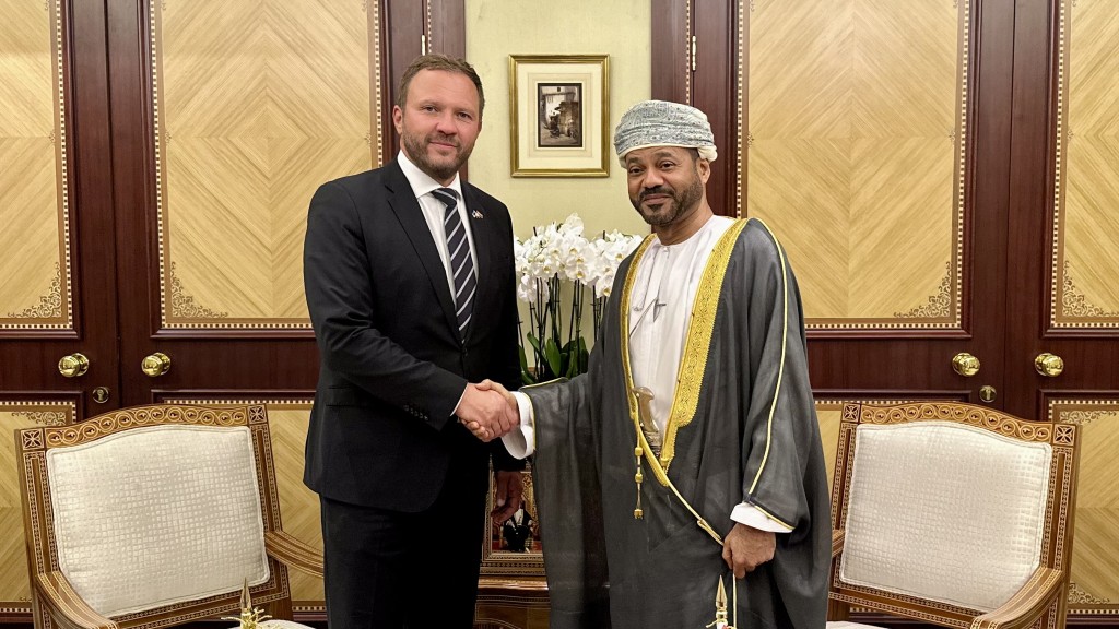 FM Tsahkna with FM of Oman Badr bin Hamad Al Busaidi 8.09.2025.jpg