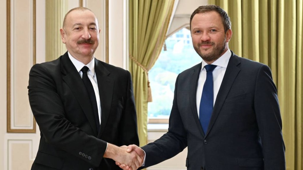 FM Tsahkna with President Ilham Aliyev.jpg